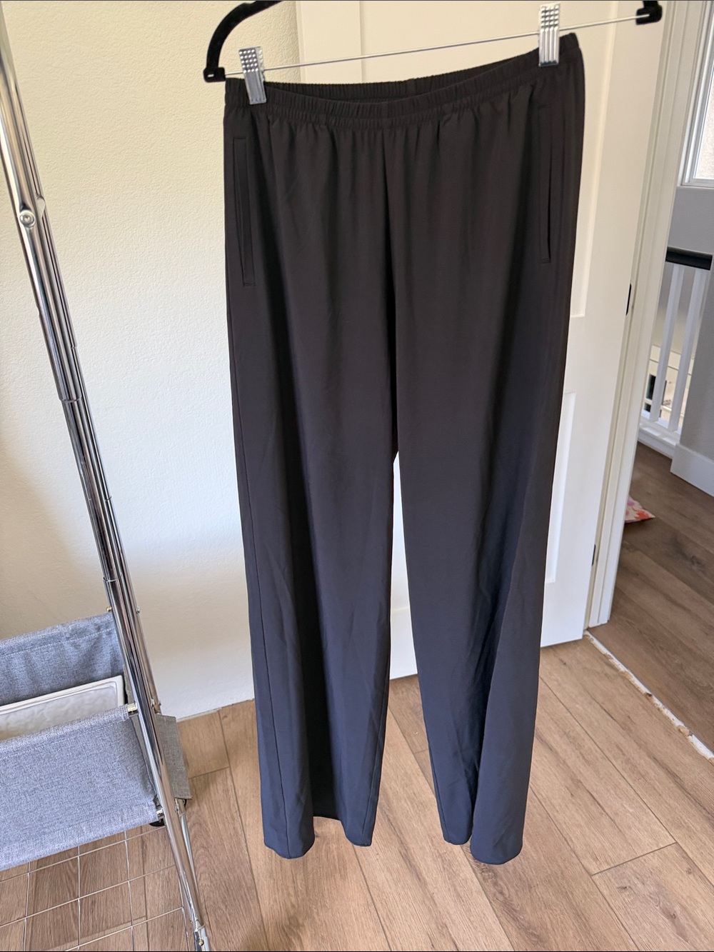 Vuori Women's Wide-Leg Black Pull-On Pants